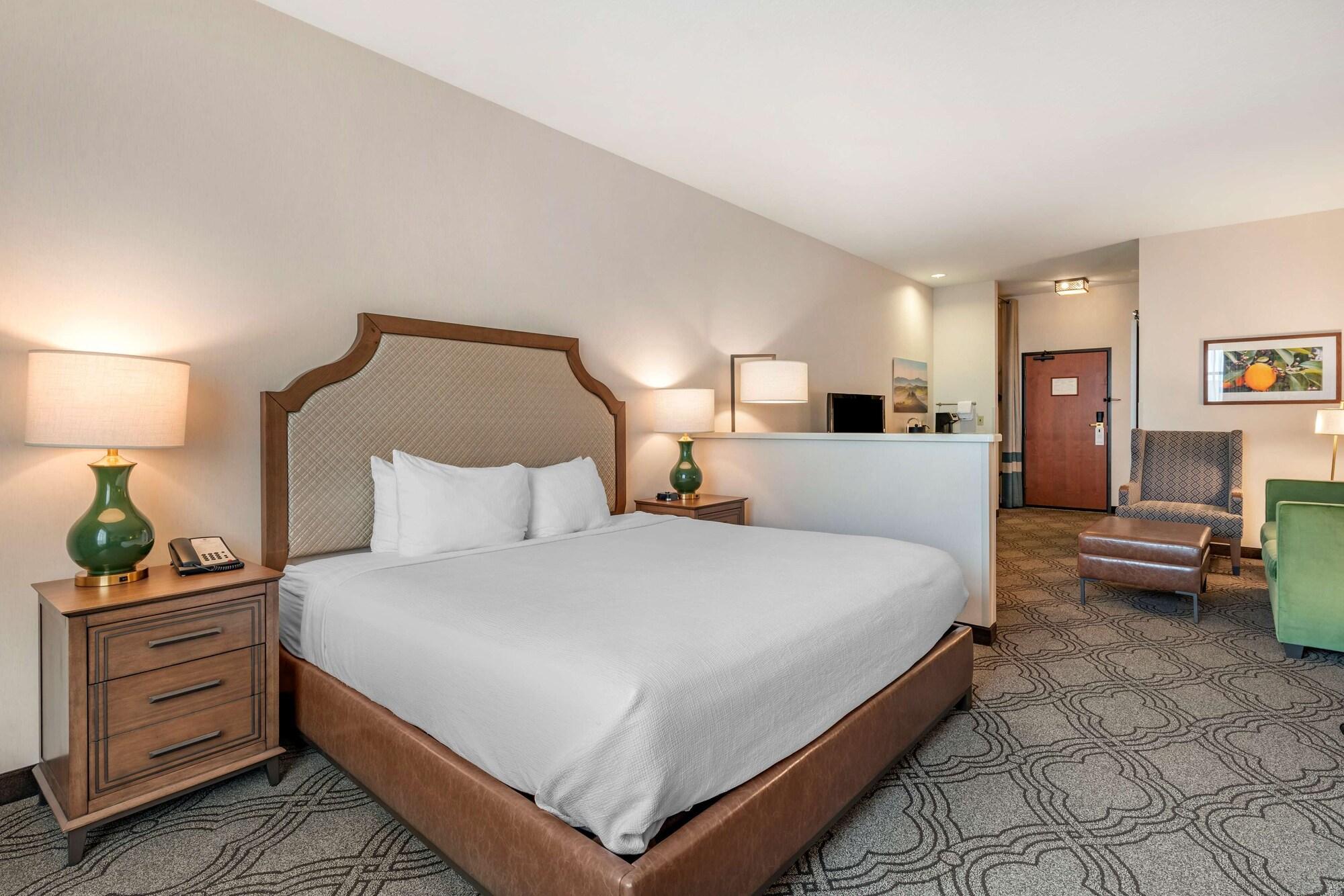 Best Western Premier Pasco Inn And Suites Exterior photo